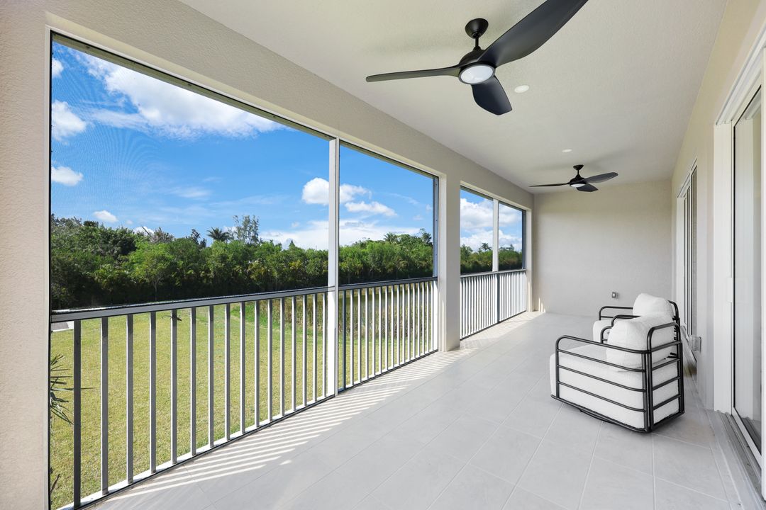 303 Indies Dr E #201, Naples, FL 34114