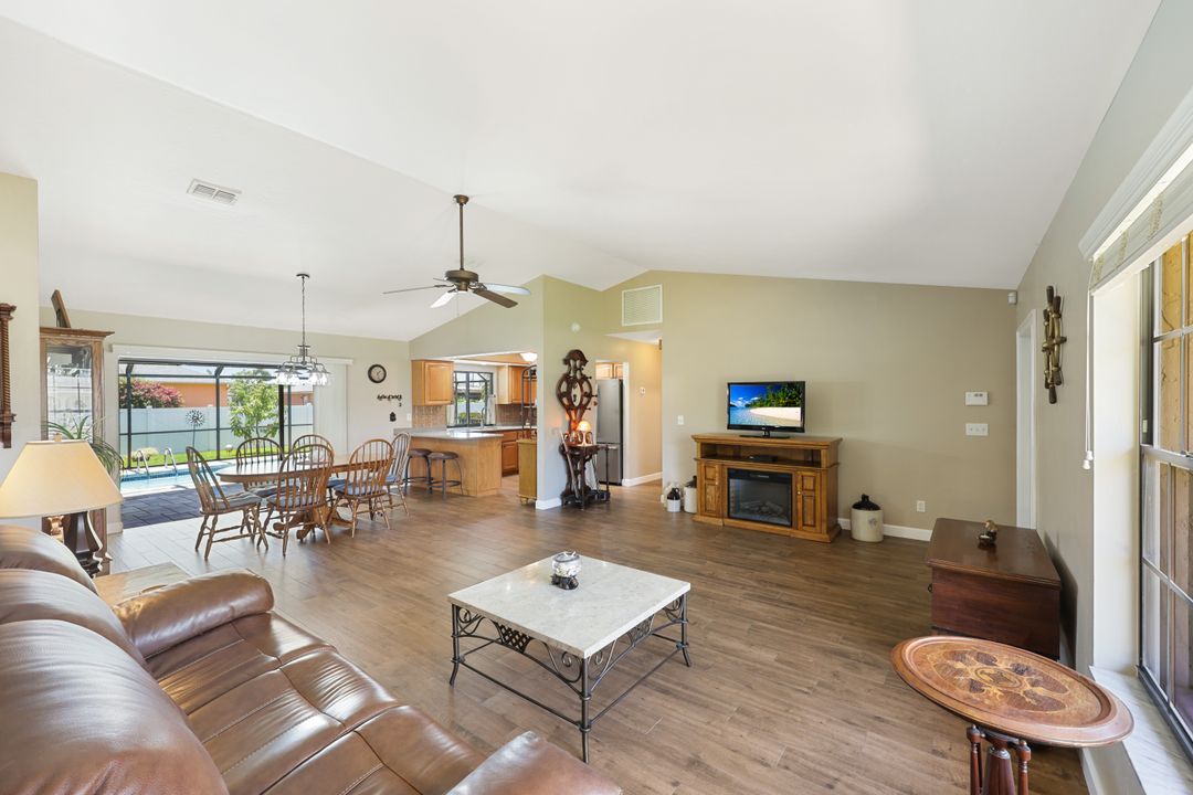 538 SE 1st St, Cape Coral, FL 33990