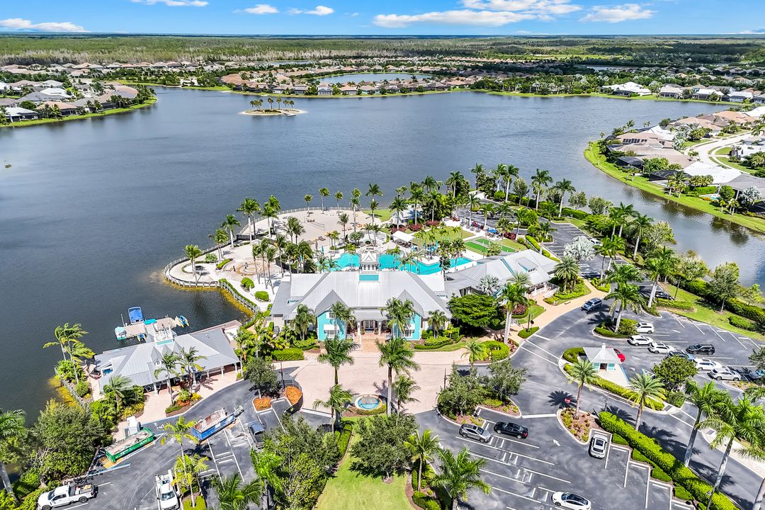 14863 Edgewater Cir, Naples, FL 34114