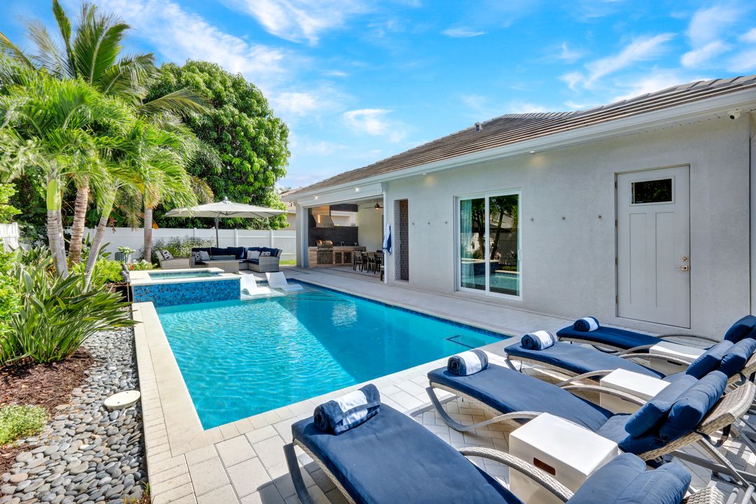 553 106th Ave N, Naples, FL 34108