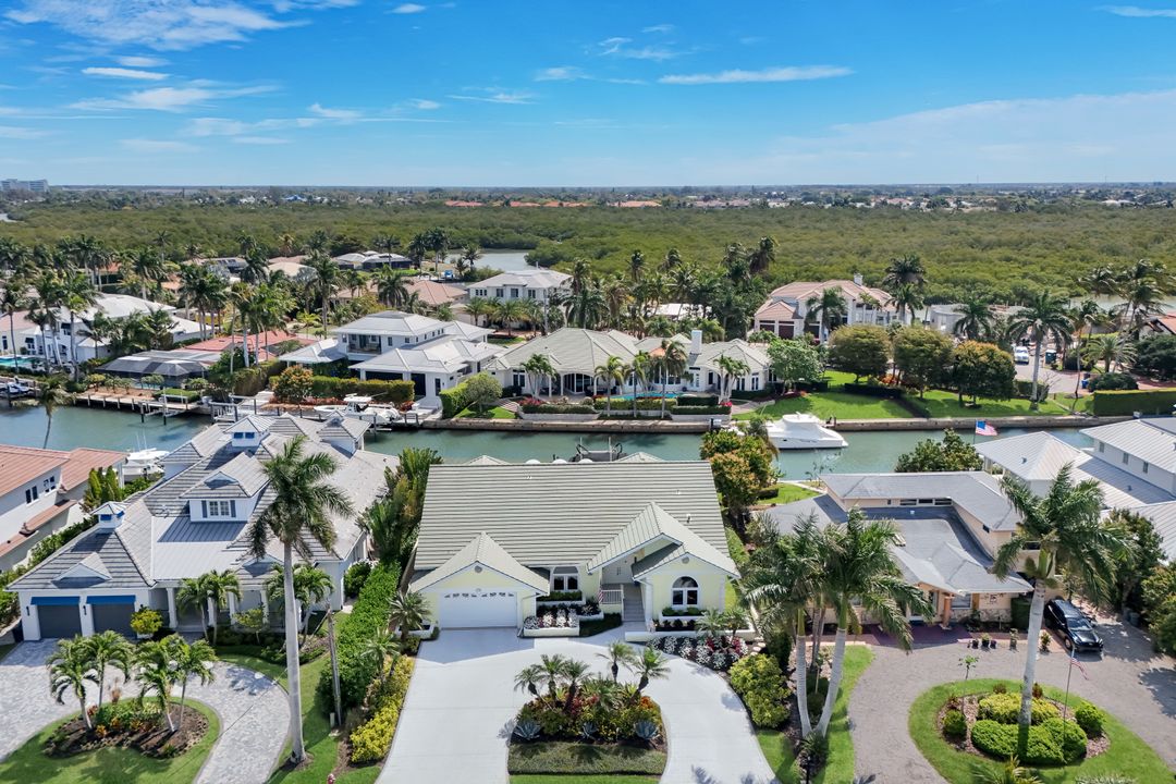 2147 Snook Dr, Naples, FL 34102