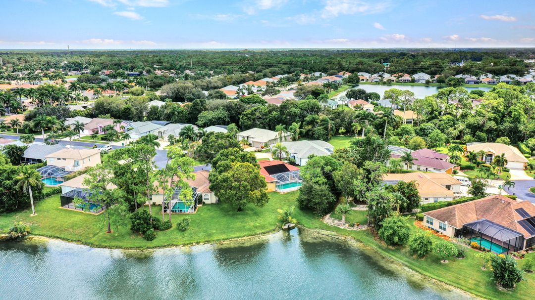 707 Teton Ct, Naples, FL 34104