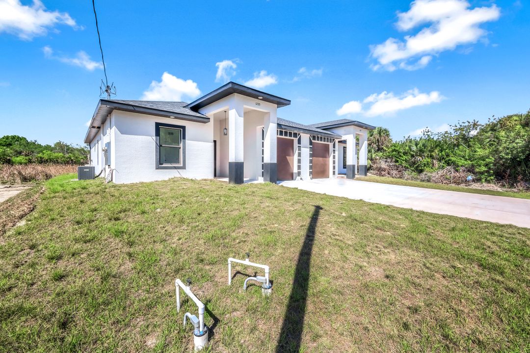 1235 Hillcrest St E, Lehigh Acres, FL 33974
