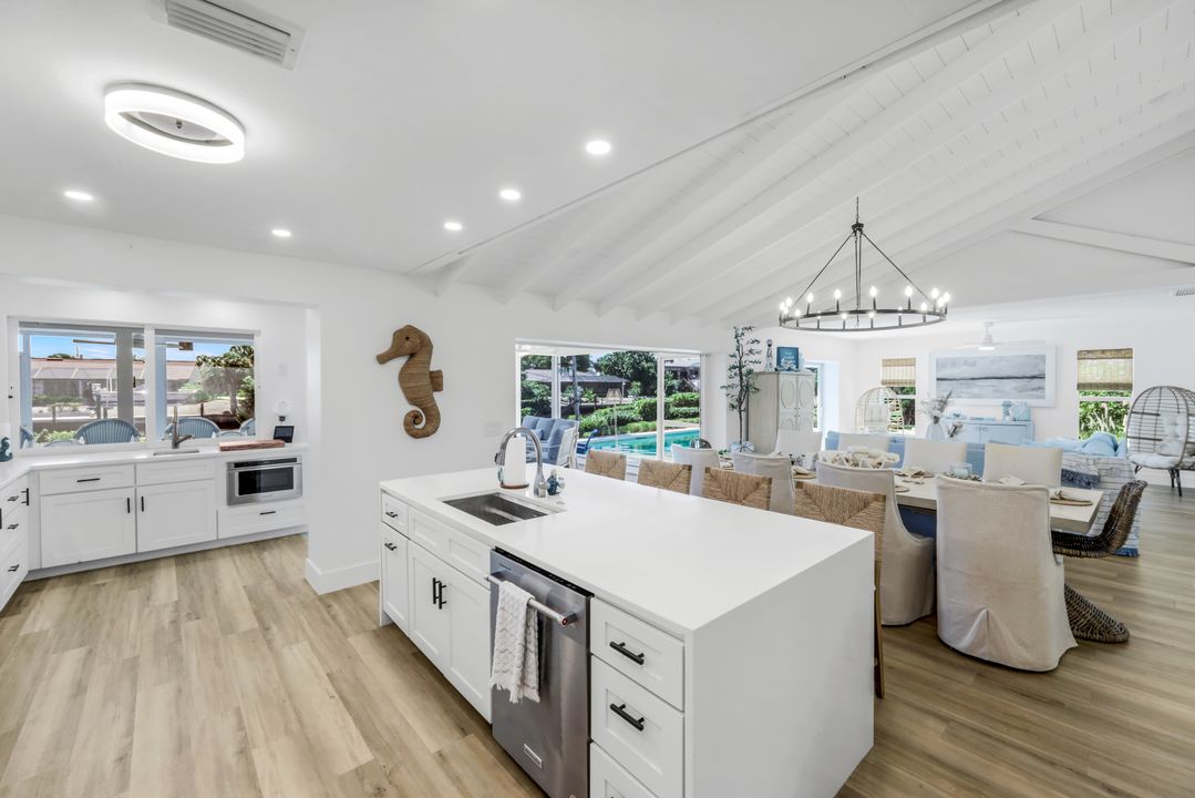 915 Pecten Ct, Sanibel, FL 33957