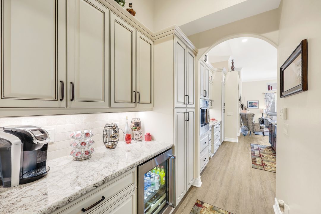 5926 Amberwood Dr, Naples, FL 34110