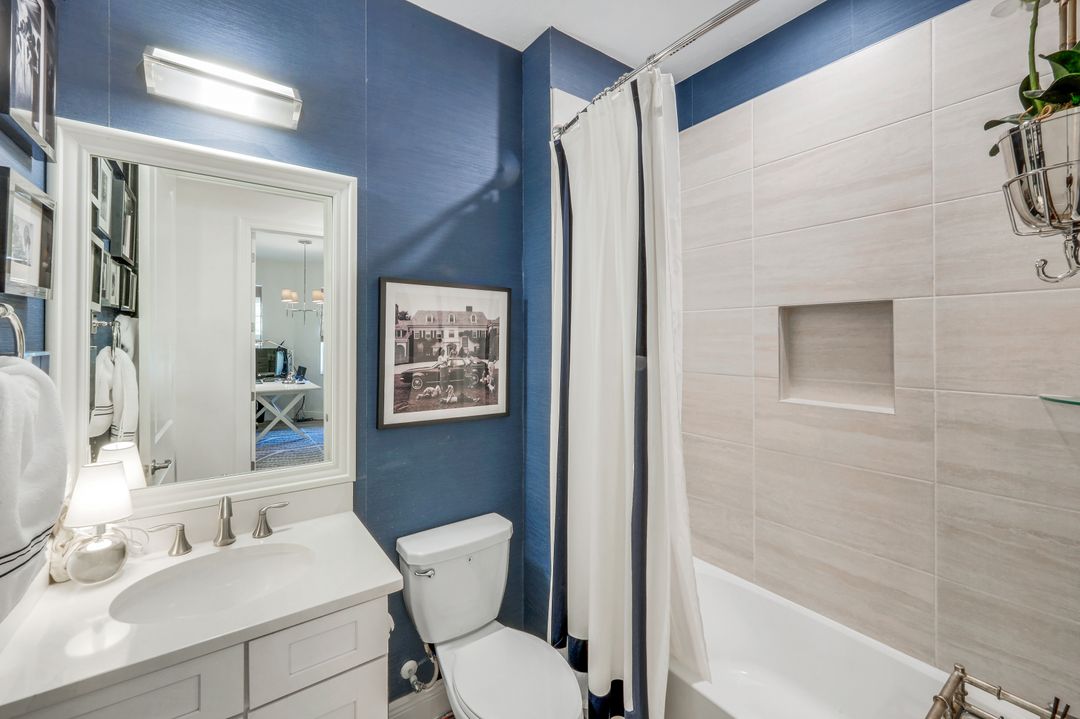 2472 Breakwater Wy #11-102, Naples, FL 34112