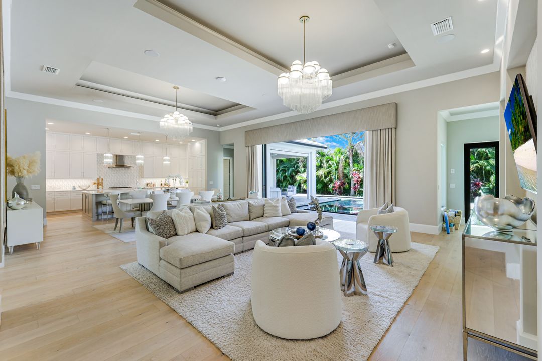 760 Park Shore Dr, Naples, FL 34103