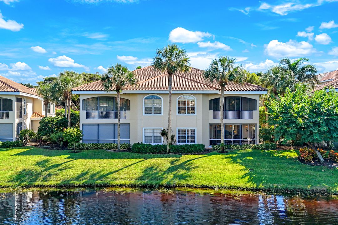 8453 Abbington Cir #811, Naples, FL 34108