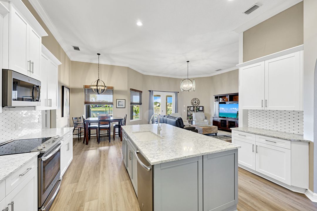 2143 Grove Dr, Naples, FL 34120