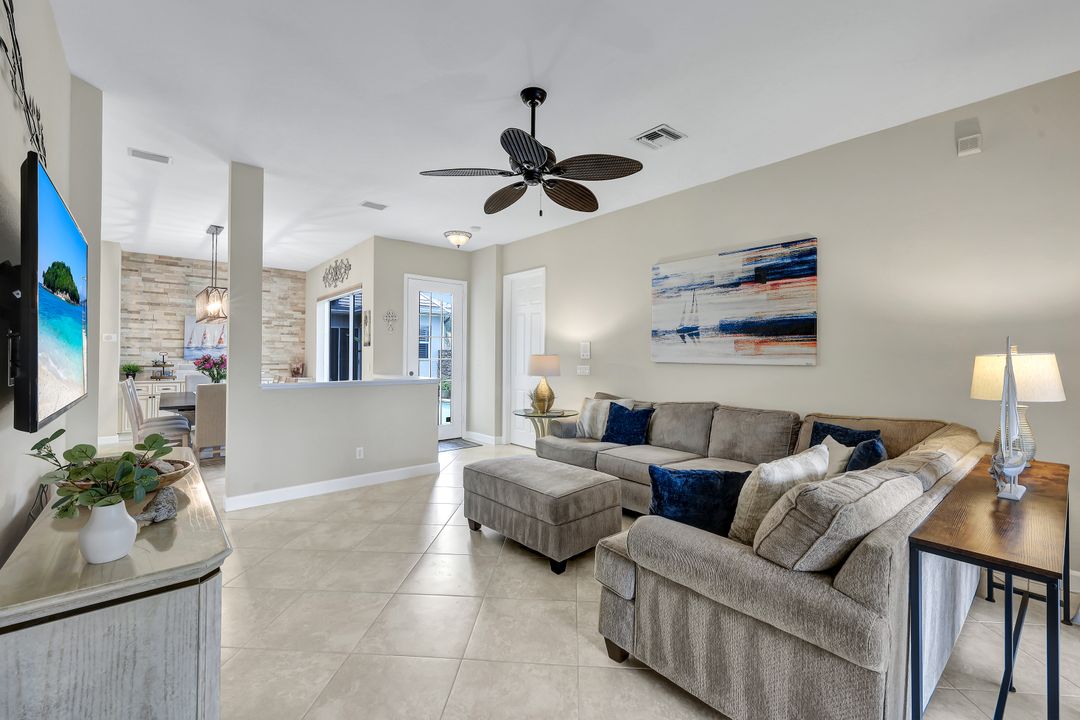 6006 Highwood Park Ln, Naples, FL 34110