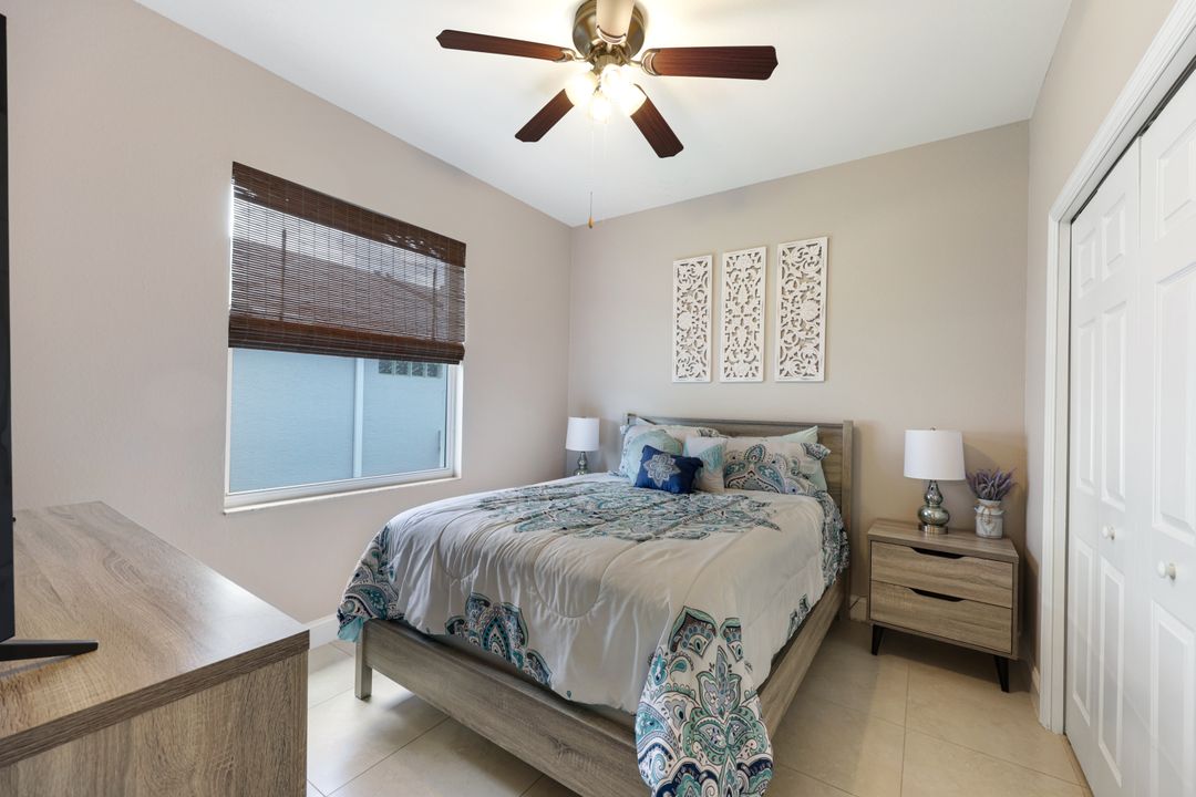 697 Crossfield Cir, Naples, FL 34104