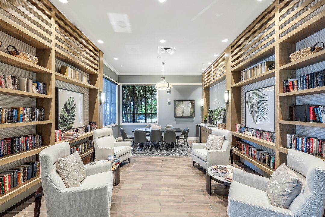 8959 Redonda Dr, Naples, FL 34114