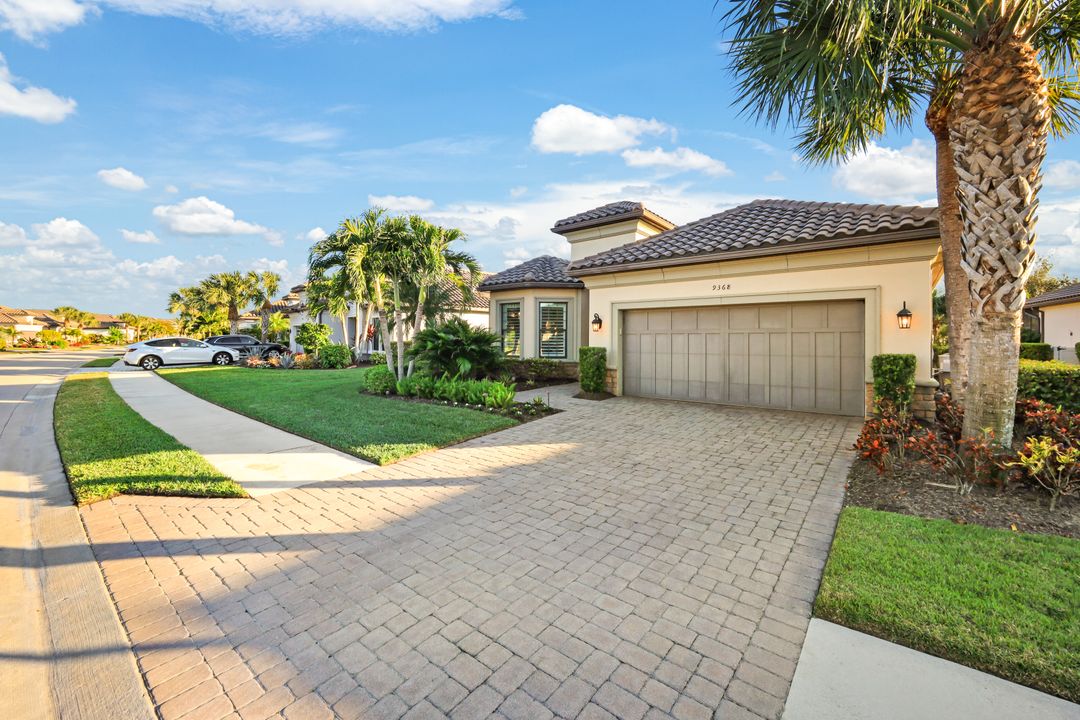 9368 Terresina Dr, Naples, FL 34119