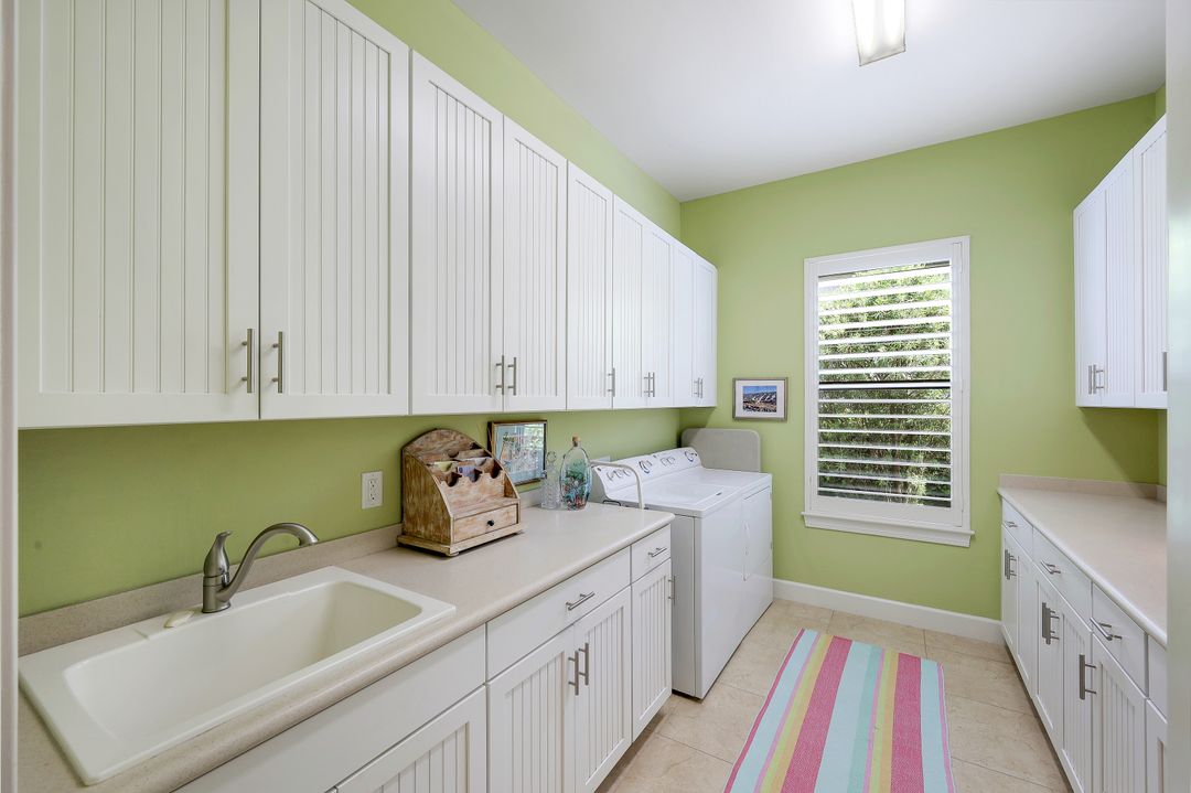 8668 Amour Ct, Naples, FL 34119