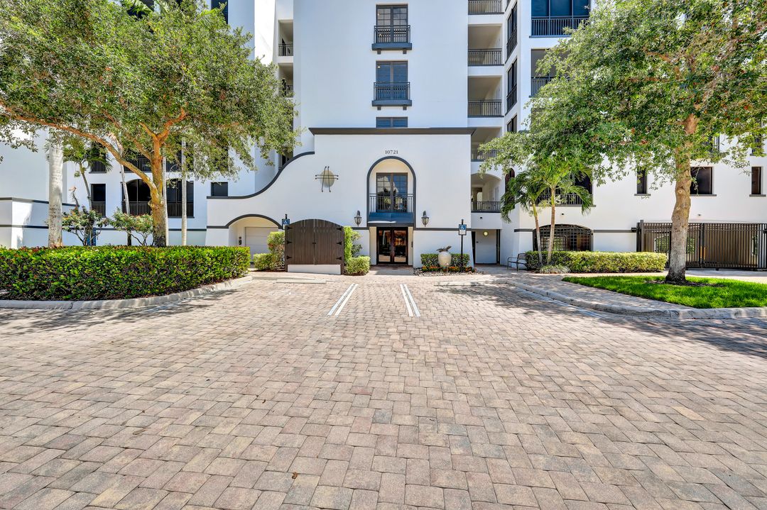 10721 Mirasol Dr #205, Miromar Lakes, FL 33913