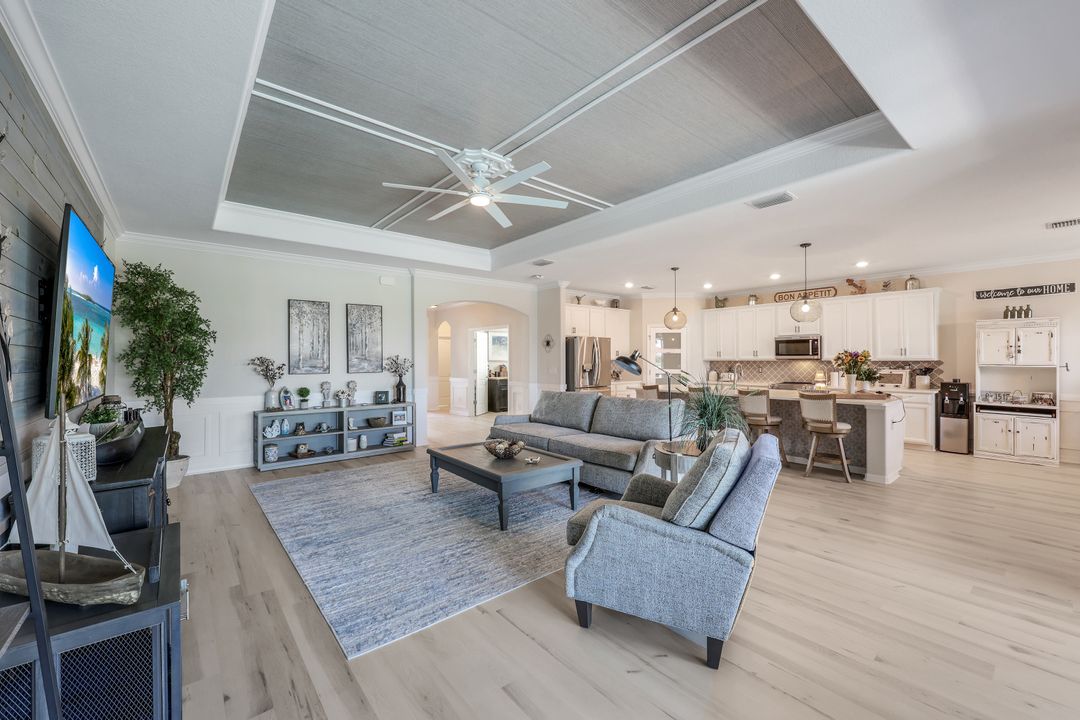 17476 Ashcomb Wy, Estero, FL 33928