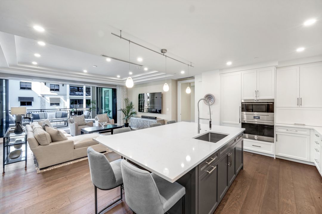 1130 3rd Ave S #405, Naples, FL 34102