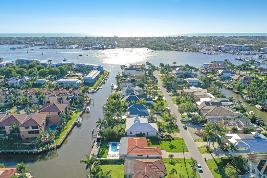1522 Pelican Ave, Naples, FL 34102