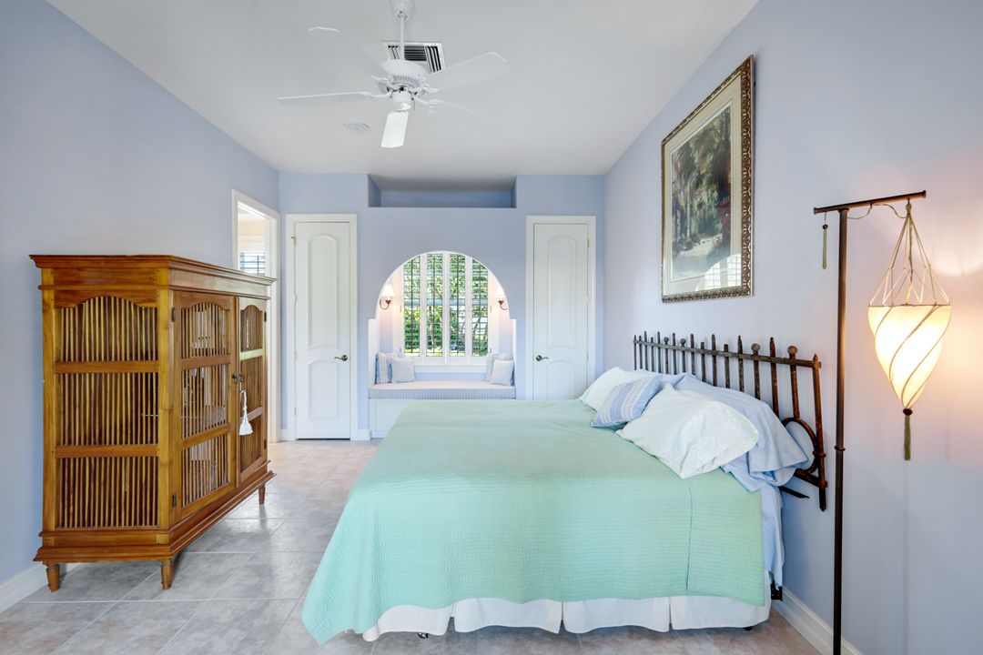 2390 King Palm Way, Naples, FL 34105