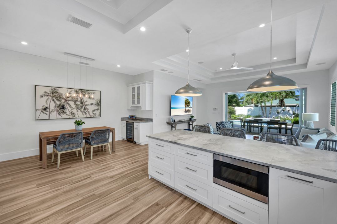 553 106th Ave N, Naples, FL 34108