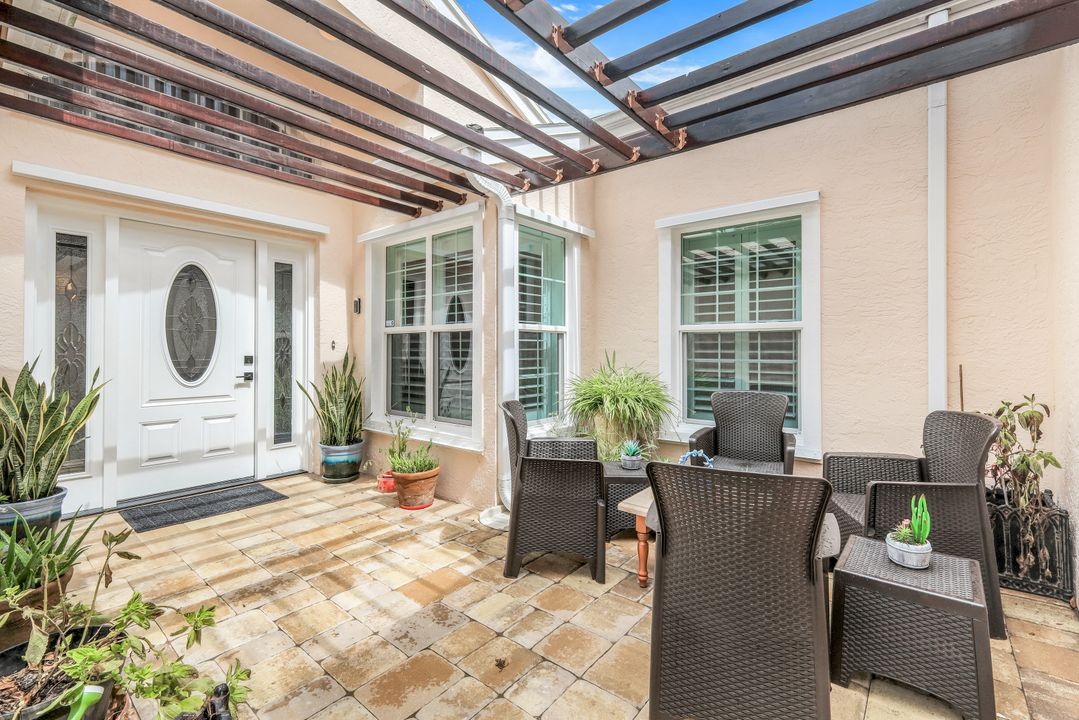 7713 Ahoy Ave, Naples, FL 34109
