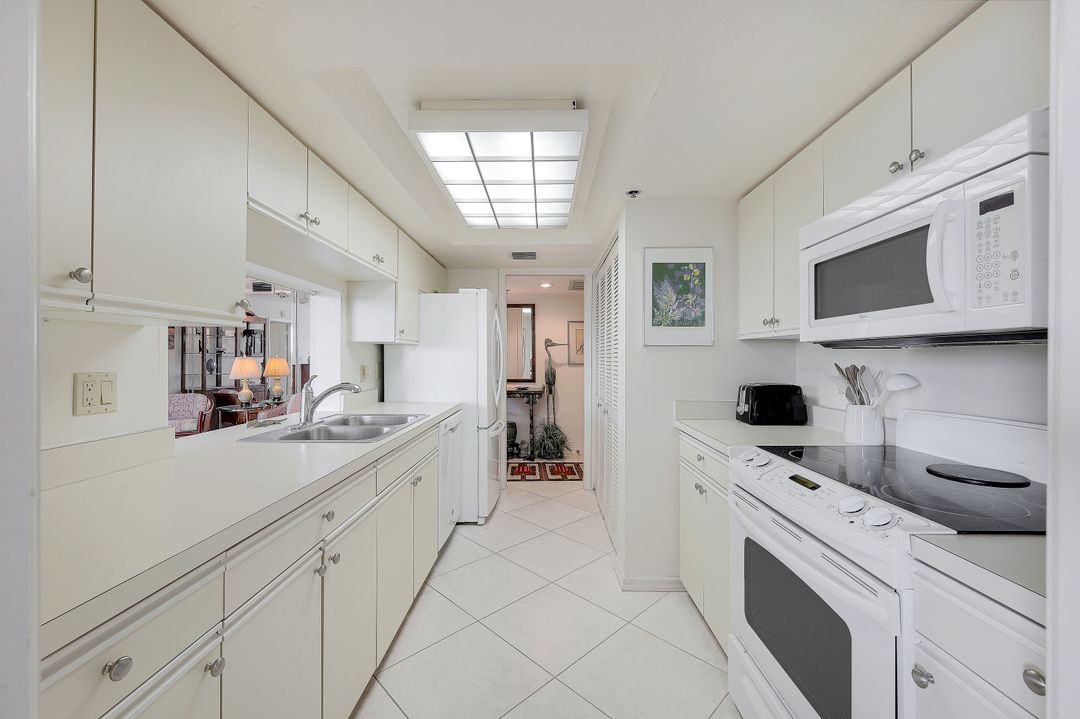 5501 Heron Point Dr #204, Naples, FL 34108