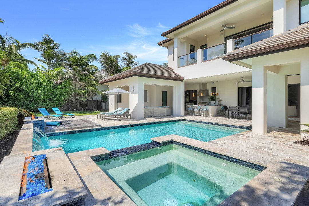 875 Wedge Dr, Naples, FL 34103