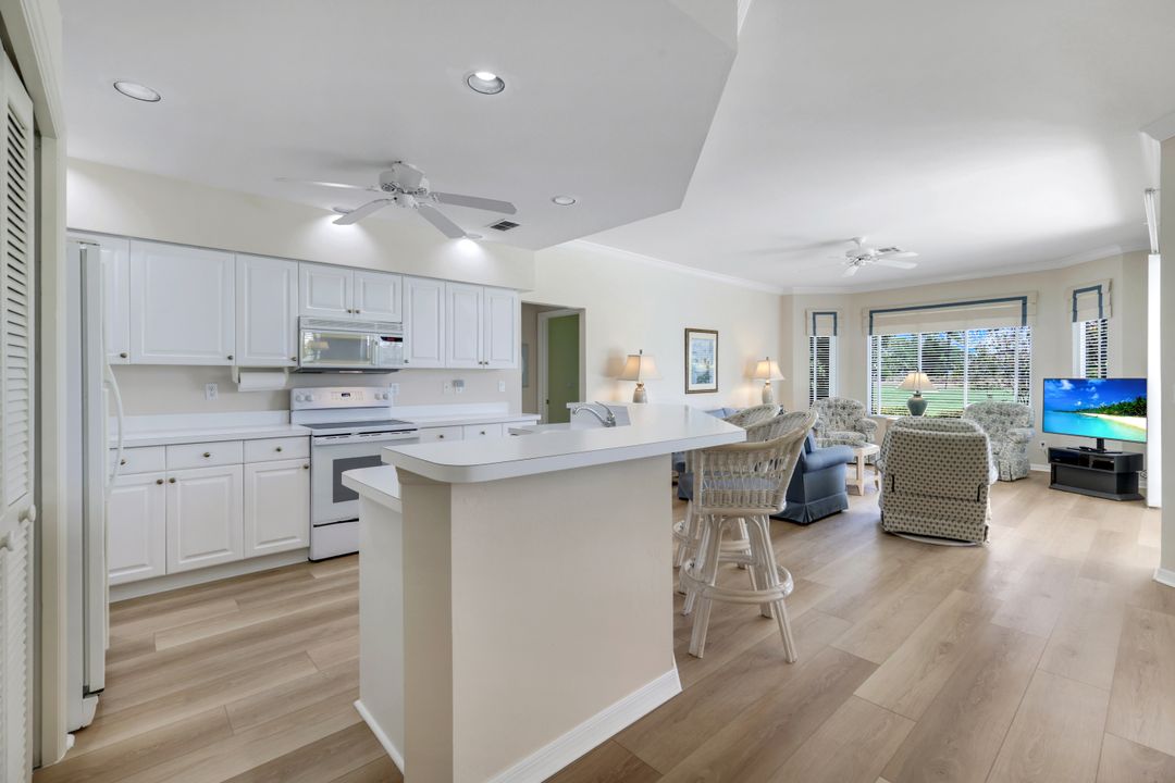 190 Palmetto Dunes Cir, Naples, FL 34113