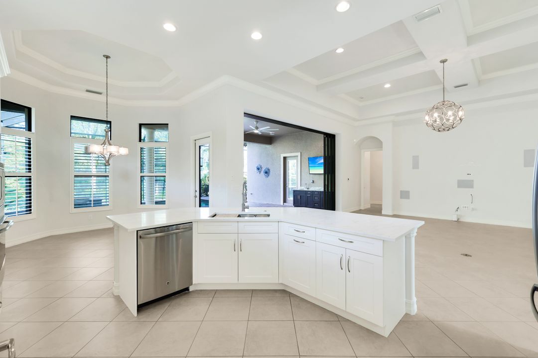 6419 Vivaldi Ct, Naples, FL 34113