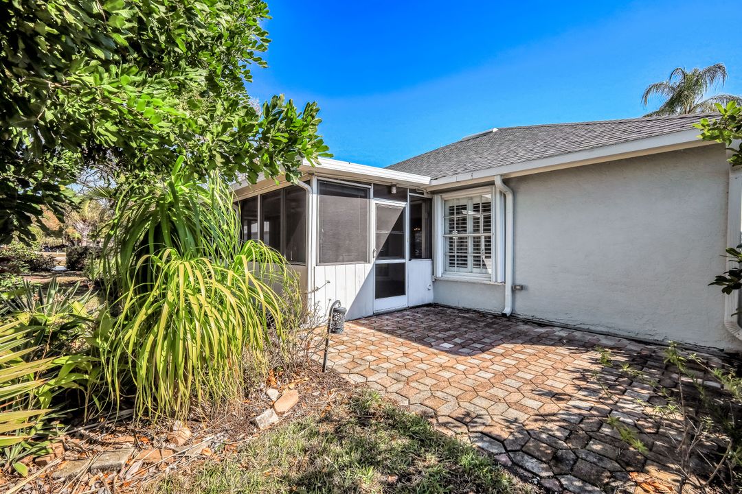 20822 Country Barn Dr, Estero, FL 33928