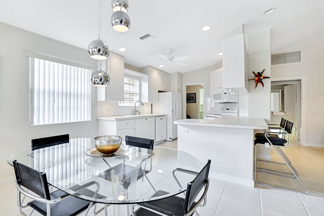 4307 Redonda Ln, Naples, FL 34119