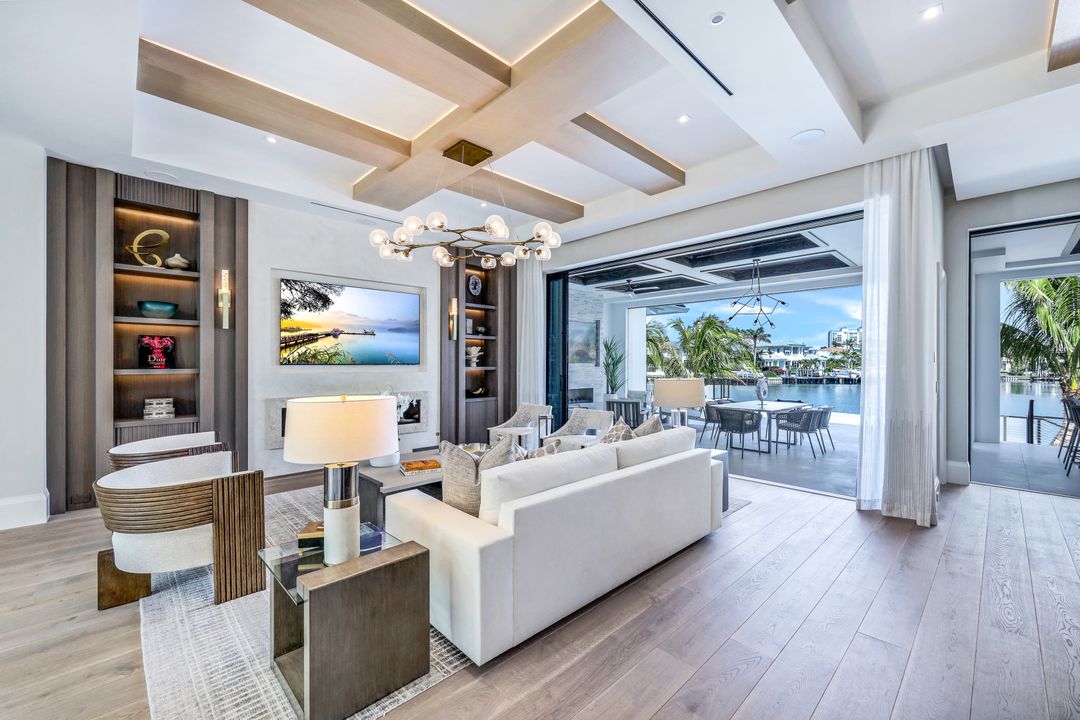 403 Neapolitan Way, Naples, FL 34103