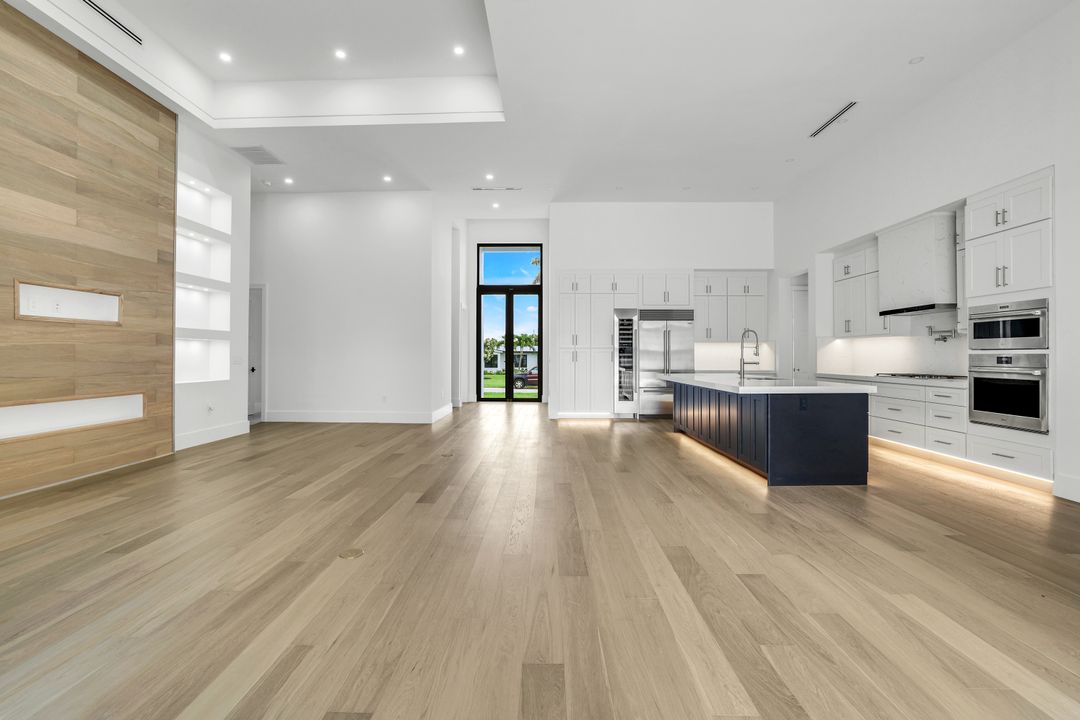 1248 13th Ave N, Naples, FL 34102