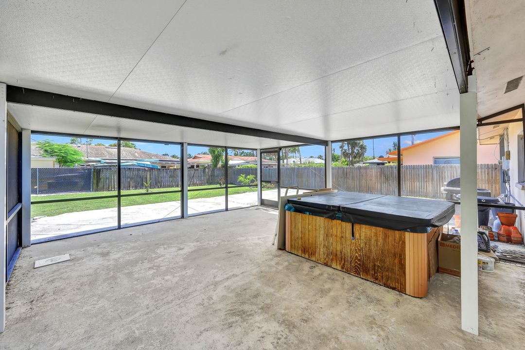 3950 Mohawk Pl, Naples, FL 34112