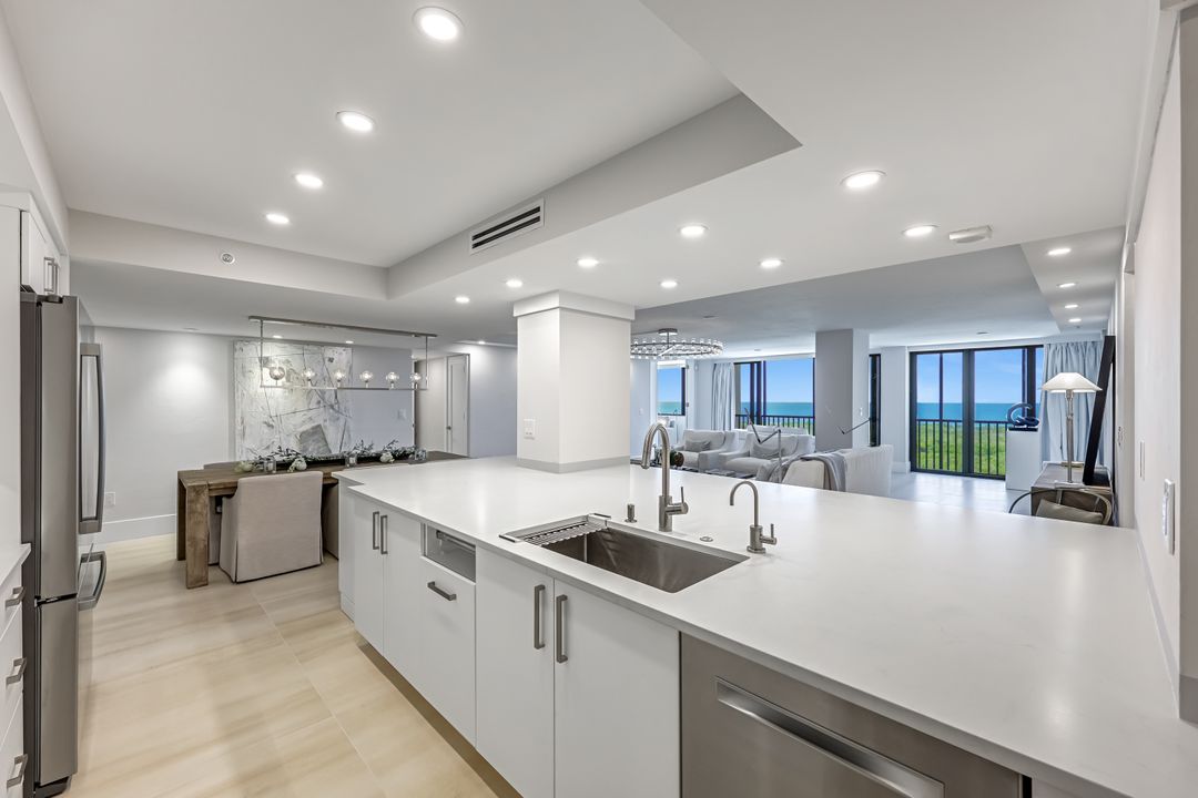 5601 Turtle Bay Dr #1102, Naples, FL 34108