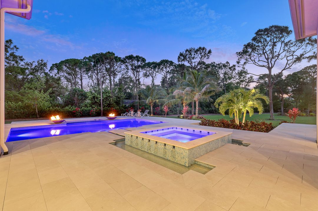 125 Caribbean Rd, Naples, FL 34108