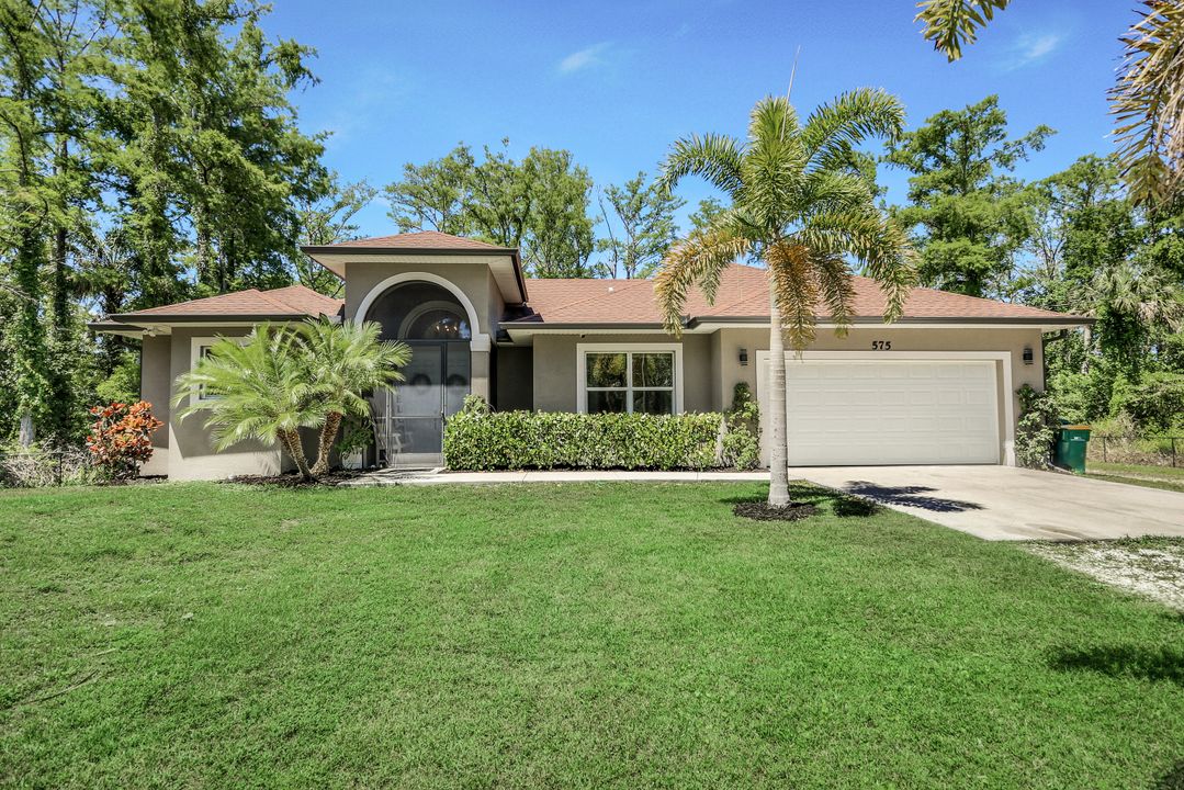 575 12th Ave NW, Naples, FL 34120