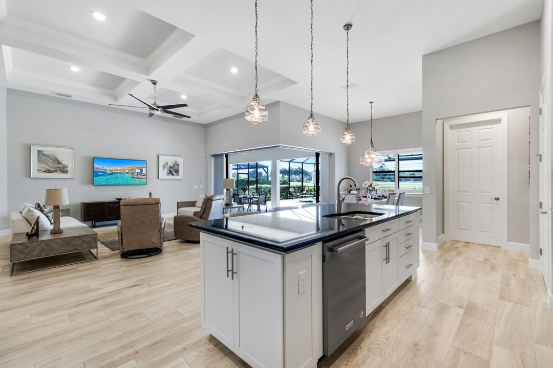 9428 Sanderling Ct, Naples, FL 34120