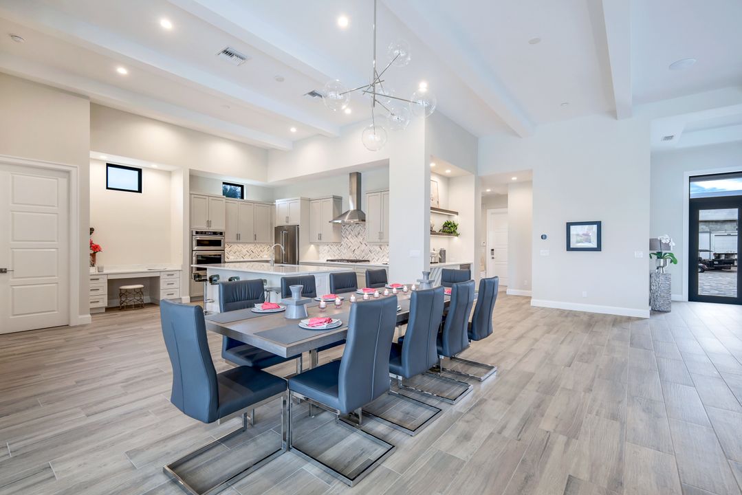 16724 Enclave Cir, Naples, FL 34110