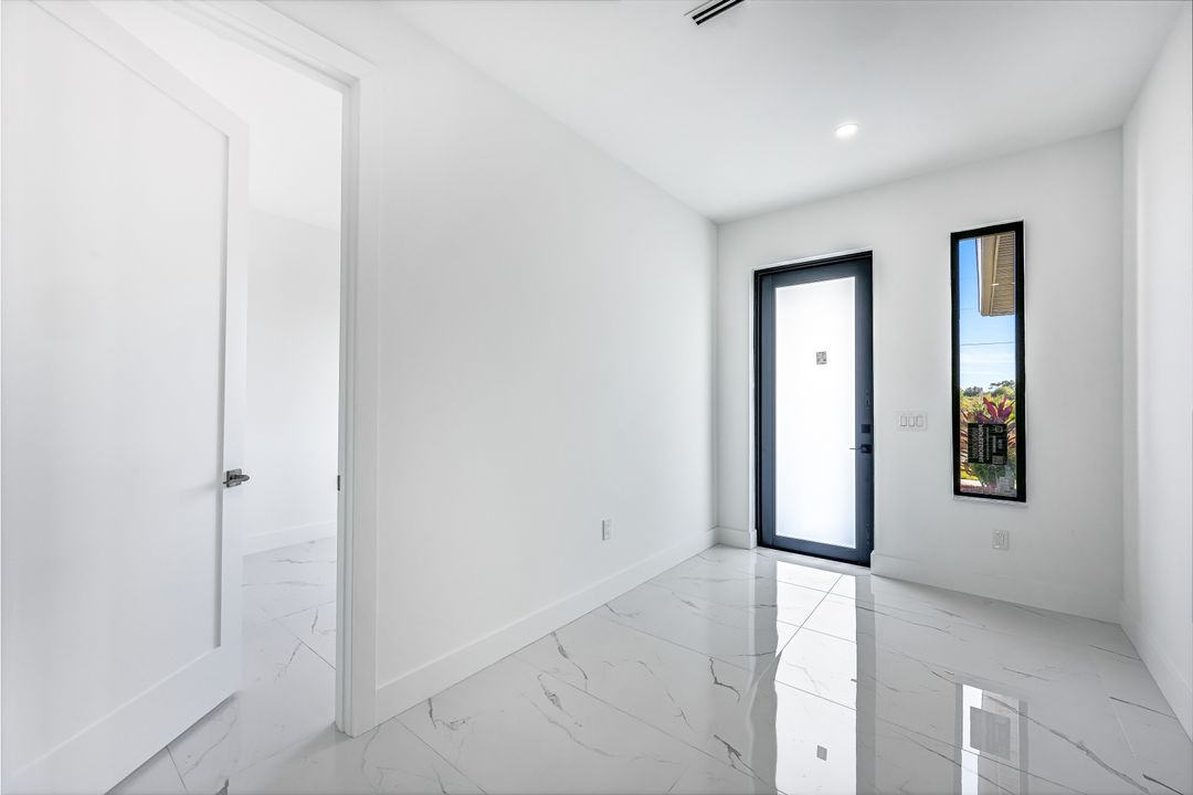 865 Chipley St E, Lehigh Acres, FL 33974