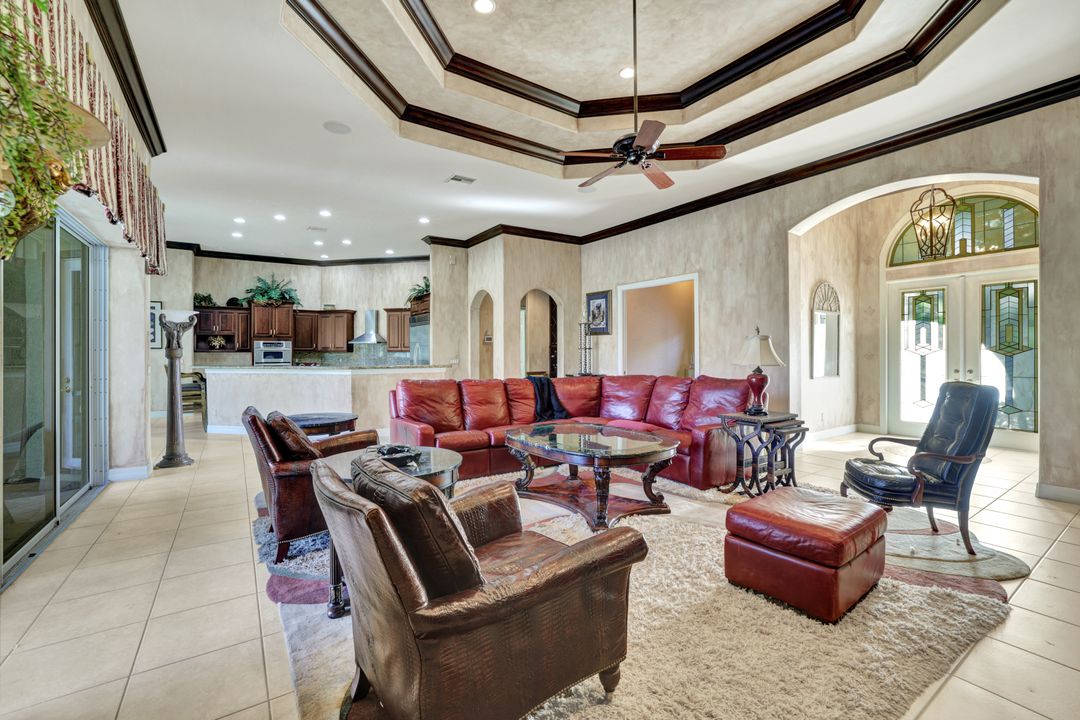 9742 Wilshire Lakes Blvd, Naples, FL 34109