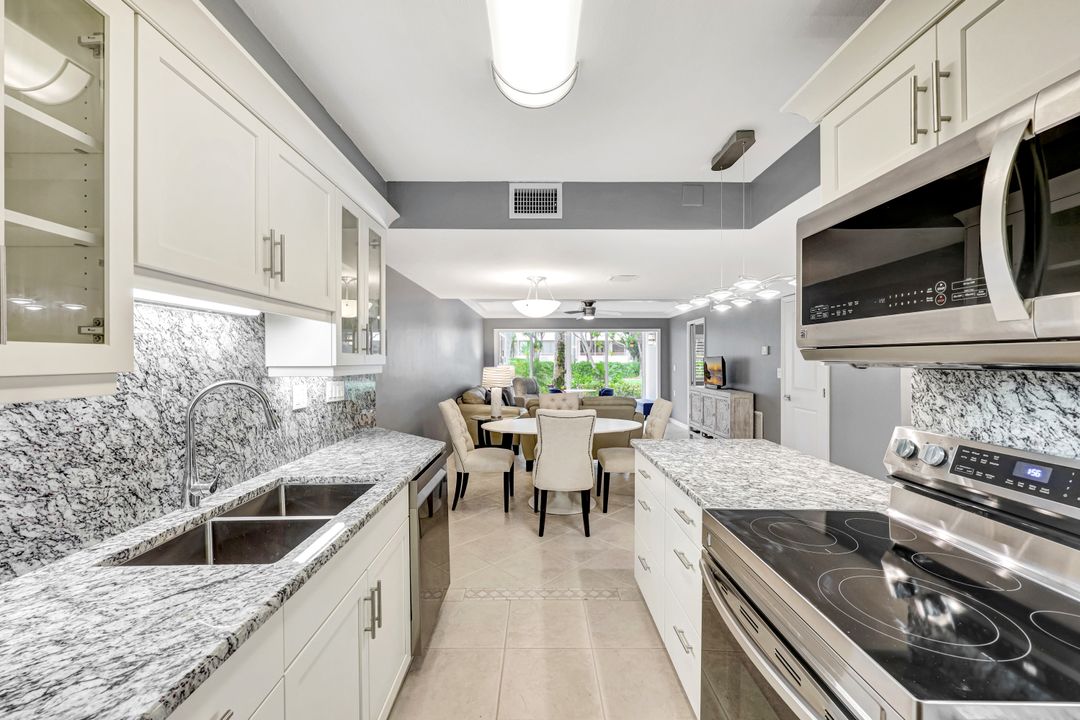 900 8th Ave S #104, Naples, FL 34102