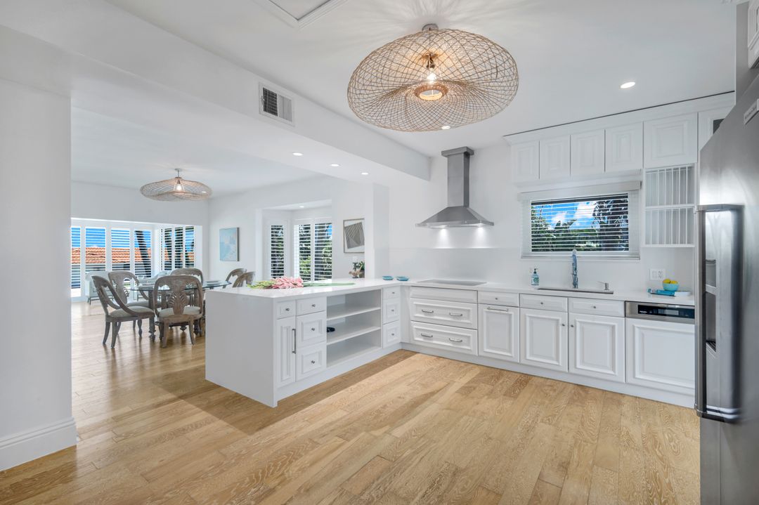 513 Lighthouse Way, Sanibel, FL 33957