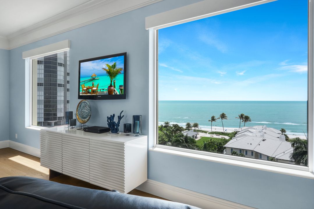 81 Seagate Dr, Naples, FL 34103