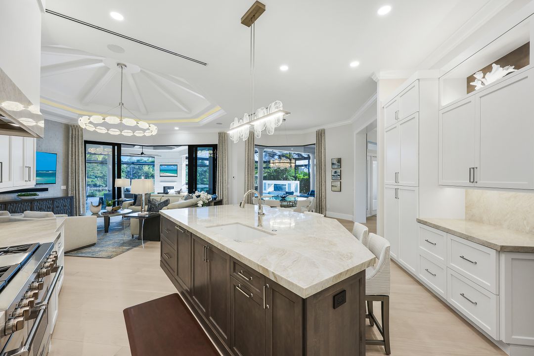 4262 Deephaven Ln, Naples, FL 34119