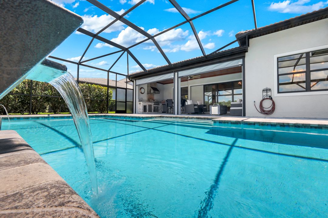 9577 Everglades Dr, Naples, FL 34120