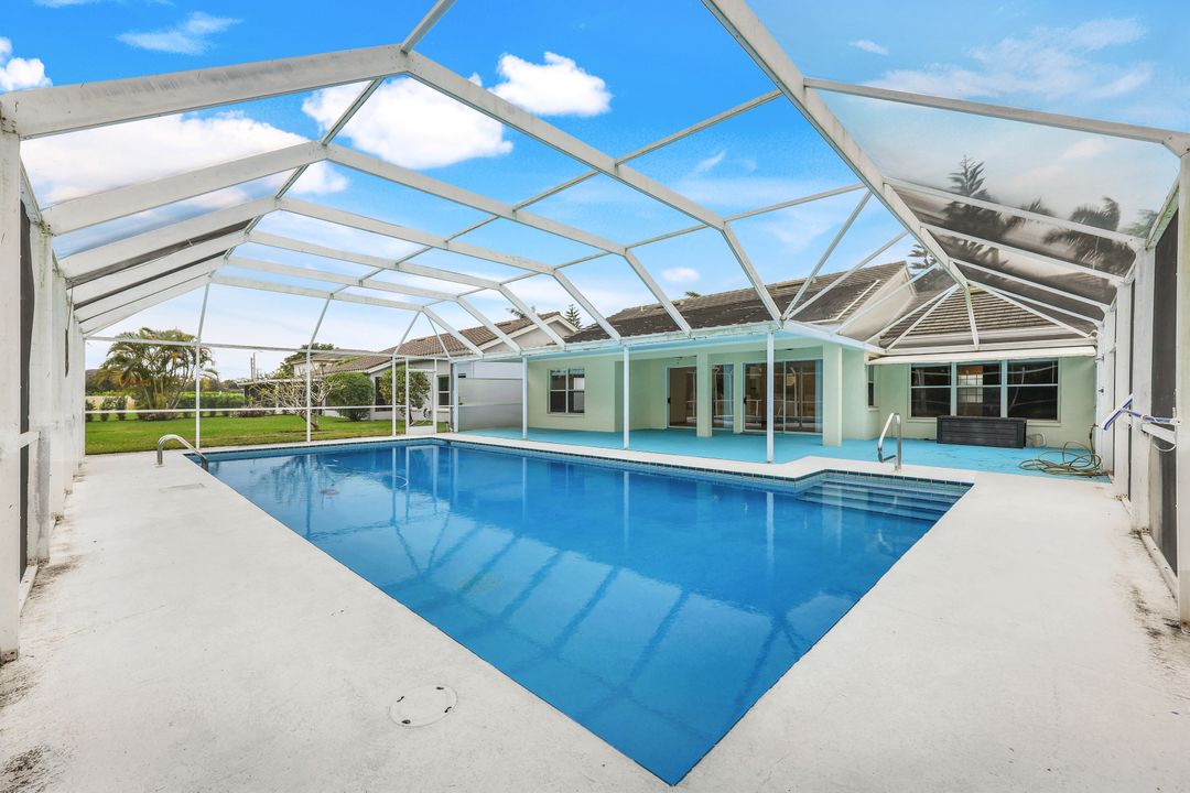 7234 Mill Pond Cir, Naples, FL 34109