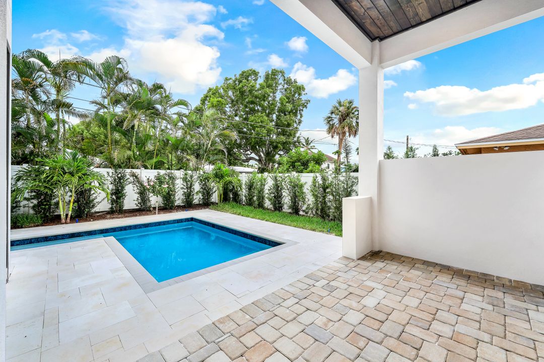 524 103rd Ave N, Naples, FL 34108