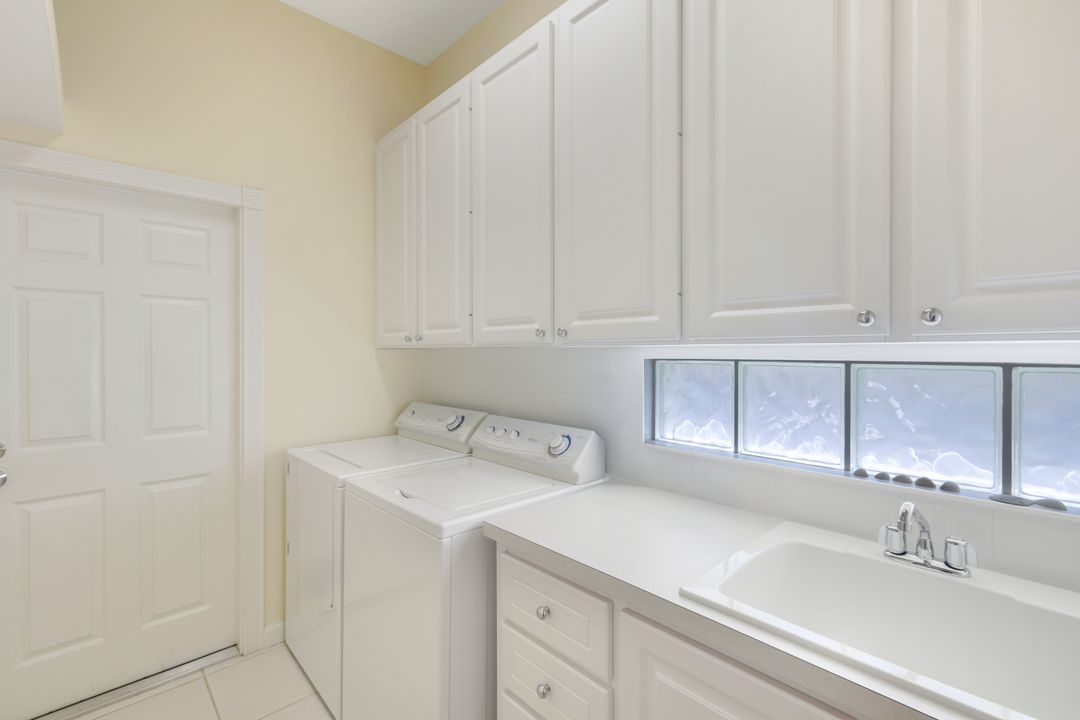 5848 Ferrara Dr, Sarasota, FL 34238