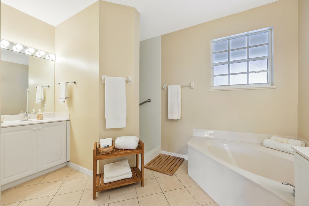 2180 Hawksridge Dr #2002, Naples, FL 34105